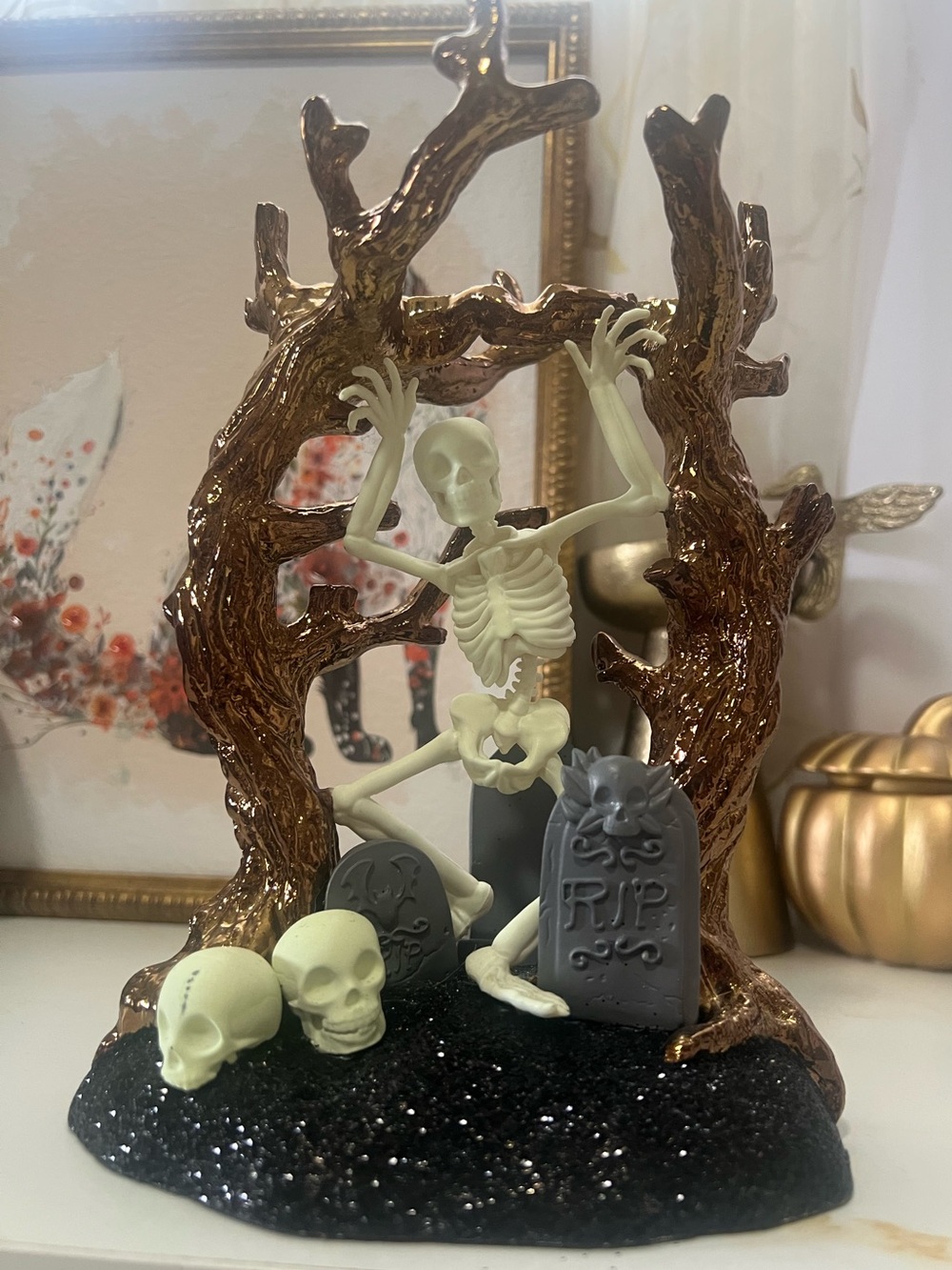 2024 Bath & Body glow in the dark dancing skeleton